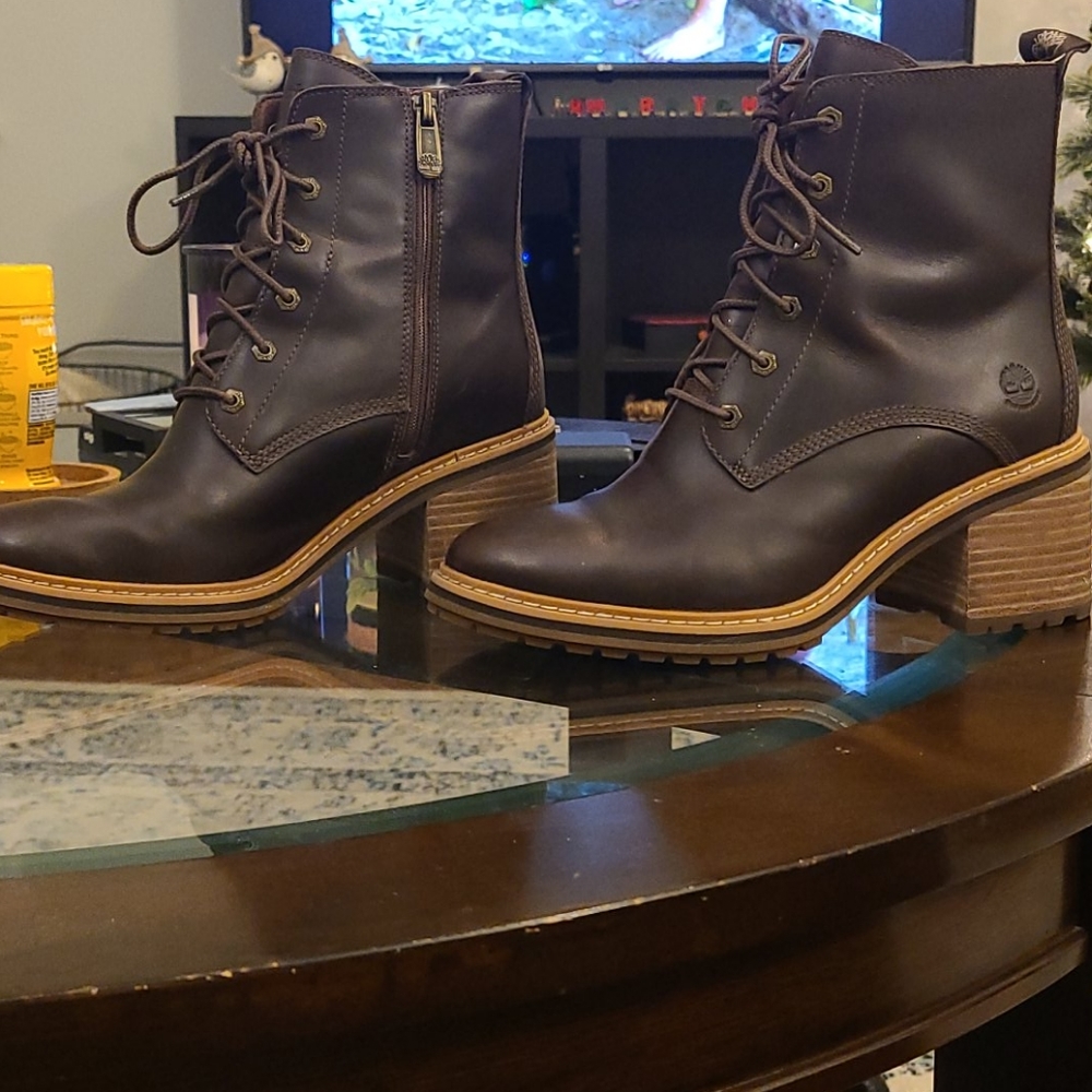 Never worn size 8 women's timberland sienna boots
